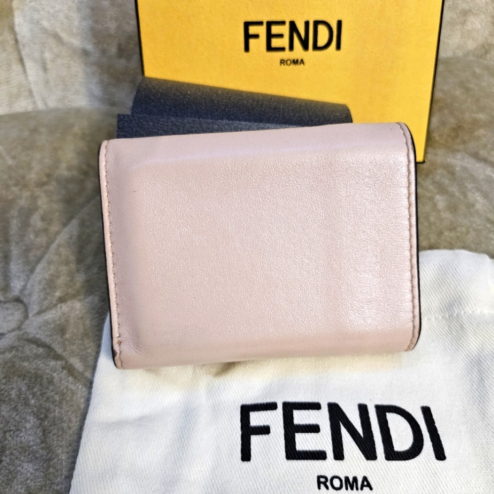 Authentic Fendi small compact wallet in light pink color - Picture 3 of 11